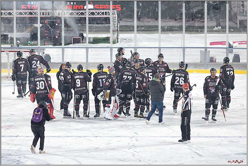 PENNY DEL WINTER GAME;  Kölner Haie - Adler Mannheim; Köln, 03.12.2022